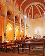 Interior de l'església de Sant Vicenç de Llançà